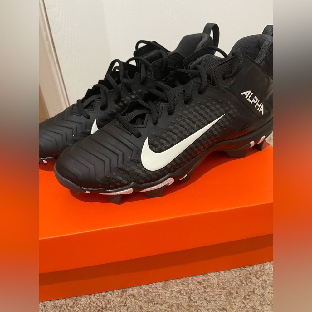 Nike Alpha Menace Shark 2 Cleats *Never Worn*🏈